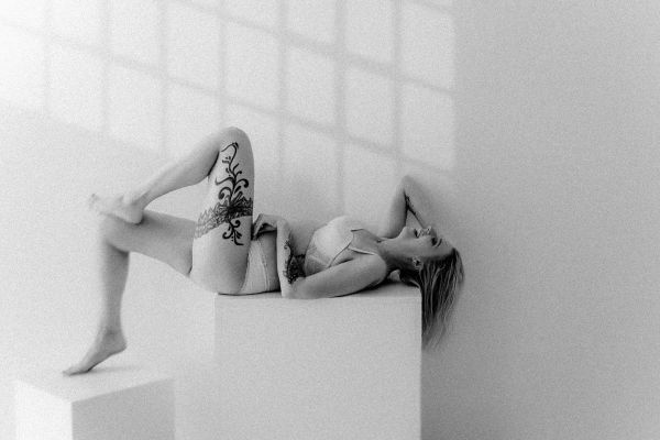 nude-002E83D78E9-59E7-3D46-B269-3E32B15981F5.jpg